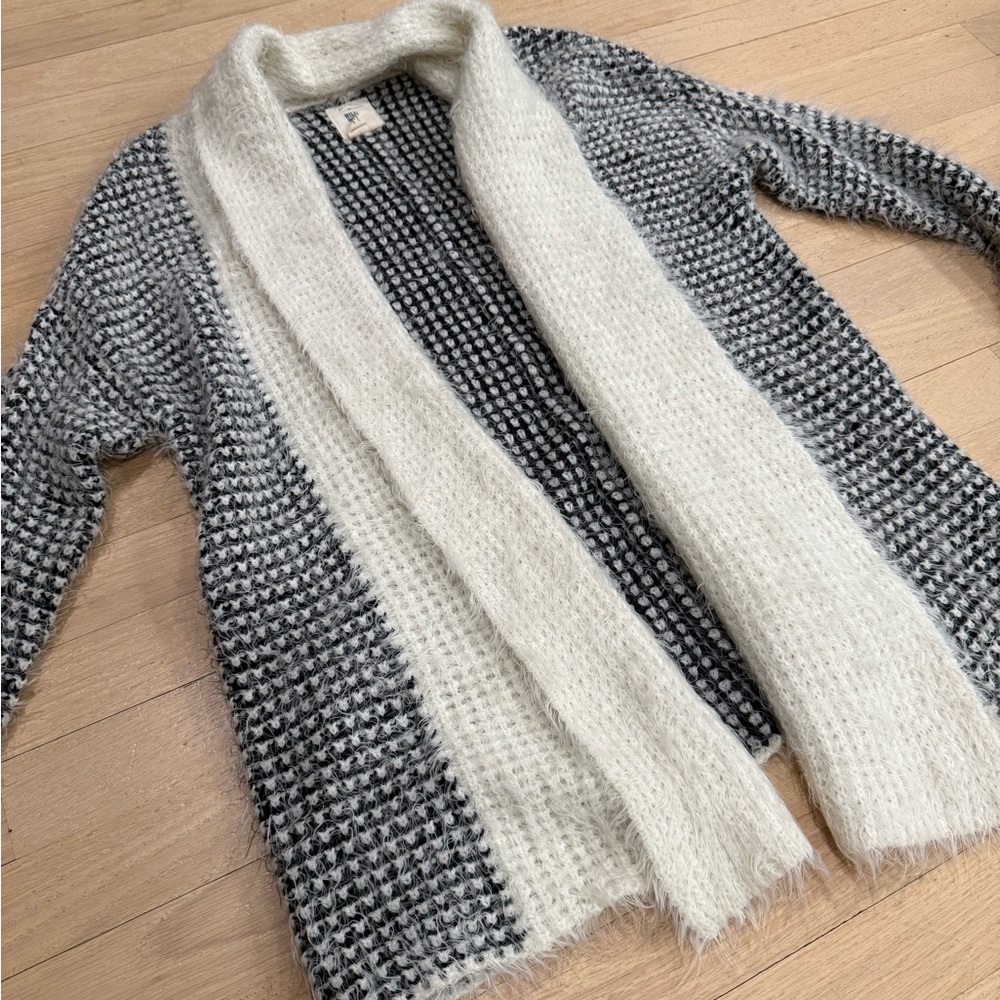 Billabong Fuzzy Black and White Shawl Sweater Size Medium